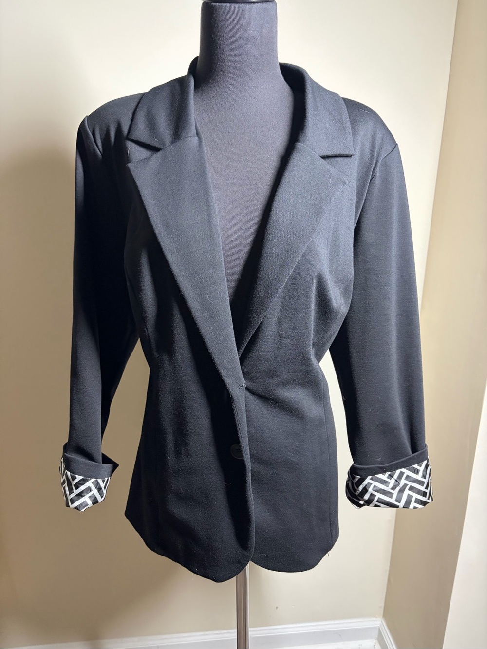 Pure Energy Black Women's Blazer with Patterned Cuff Lining